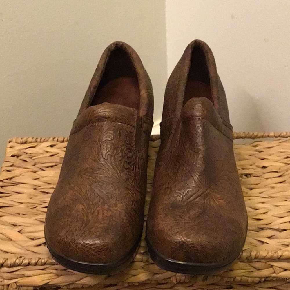 Cloudwalker Clogs - image 2